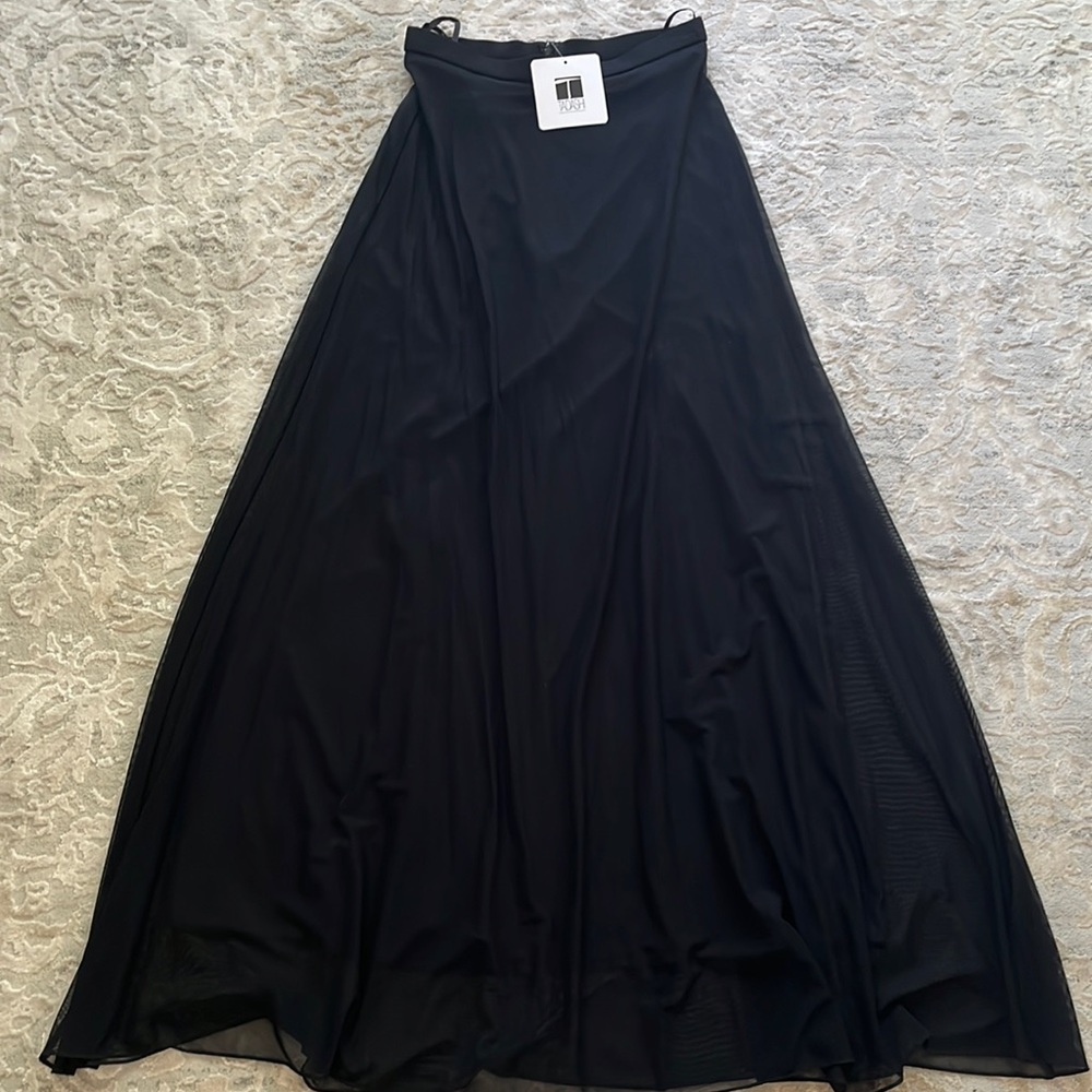 Tadashi maxi skirt. Black. Size 8